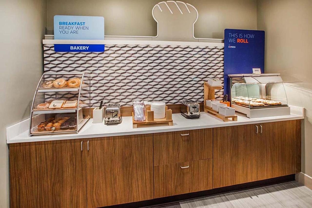 Holiday Inn Express & Suites Charlotte - Ballantyne By Ihg Ngoại thất bức ảnh