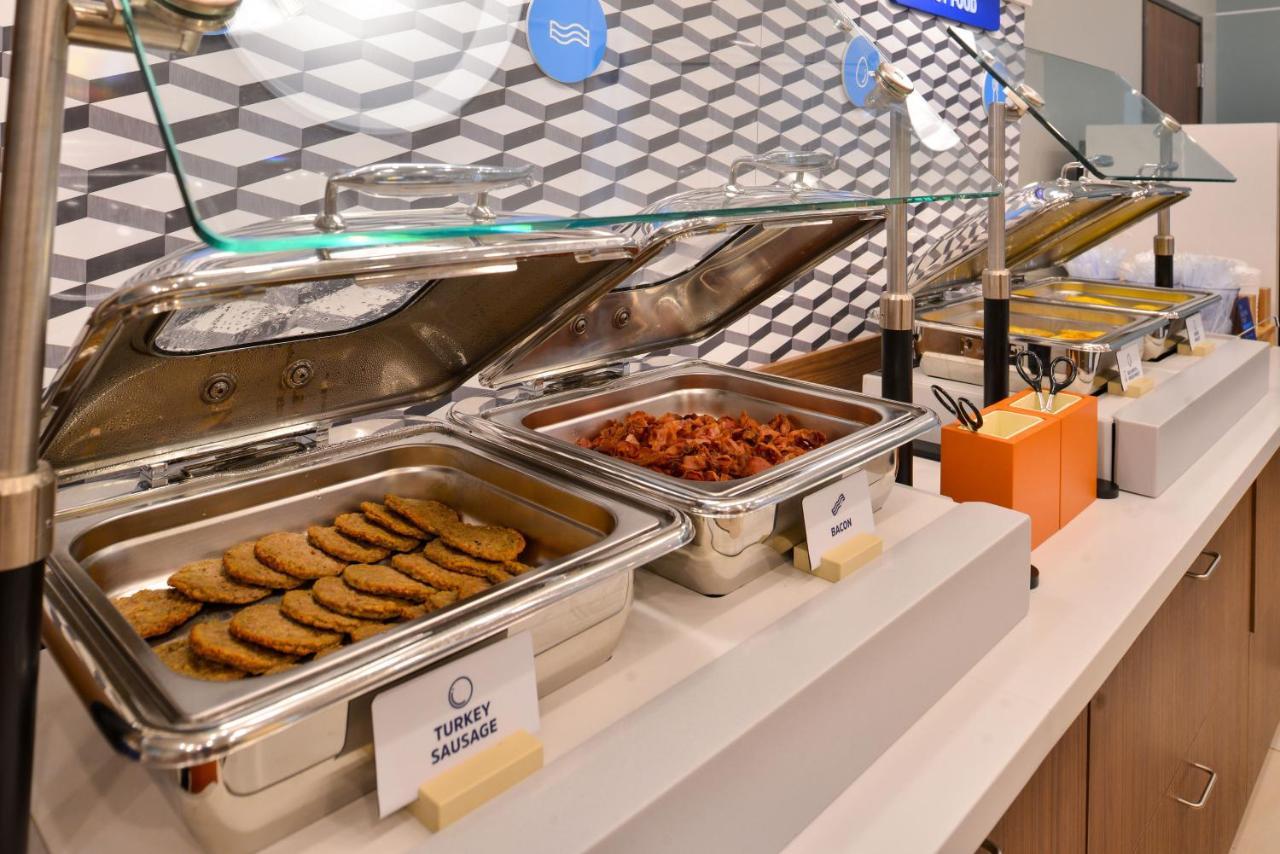 Holiday Inn Express & Suites Charlotte - Ballantyne By Ihg Ngoại thất bức ảnh